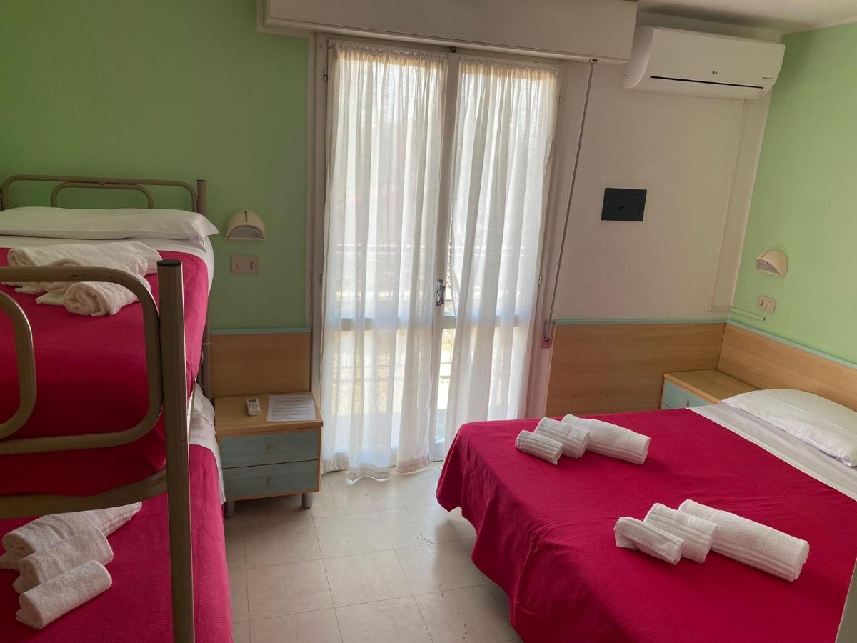 Hotel Barbiani Riccione Luaran gambar