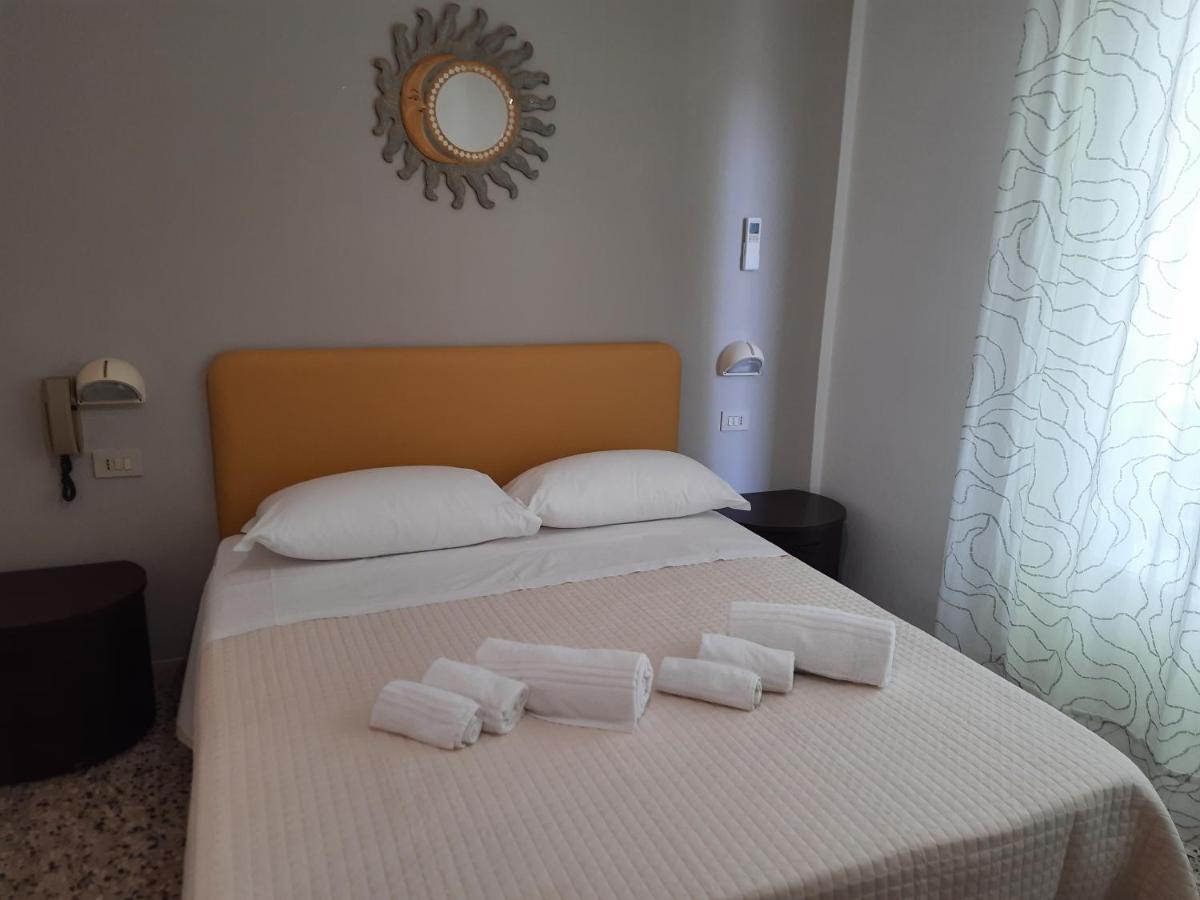 Hotel Barbiani Riccione Luaran gambar