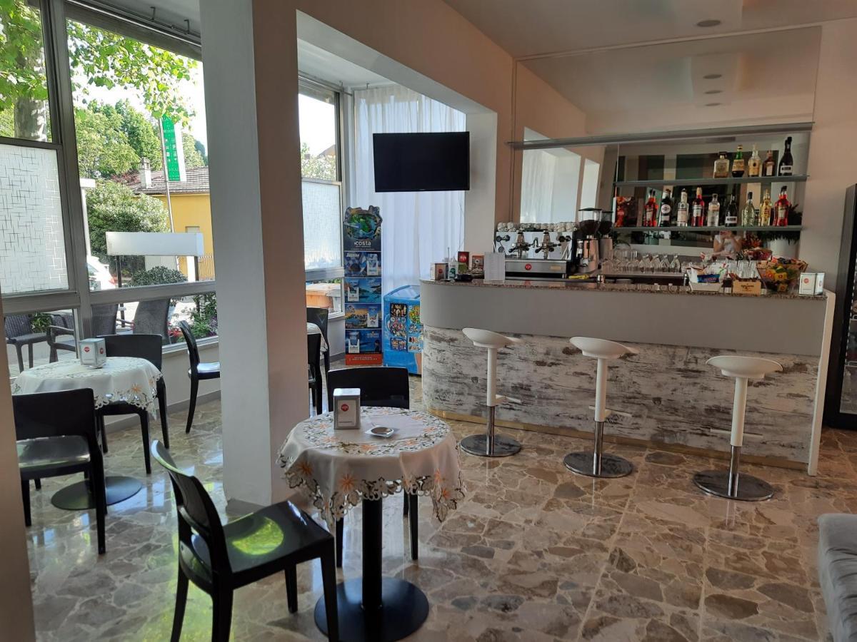 Hotel Barbiani Riccione Luaran gambar