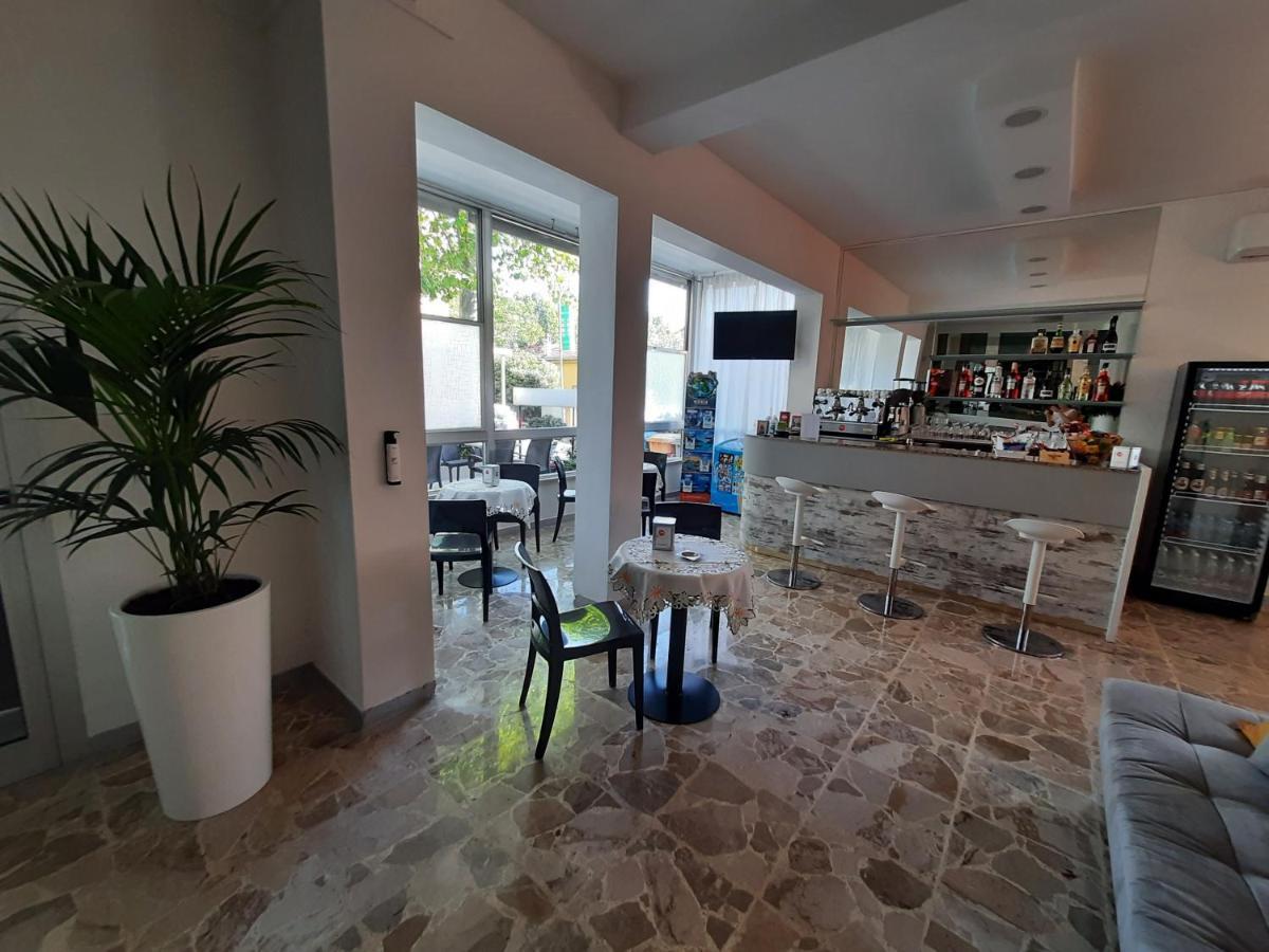 Hotel Barbiani Riccione Luaran gambar