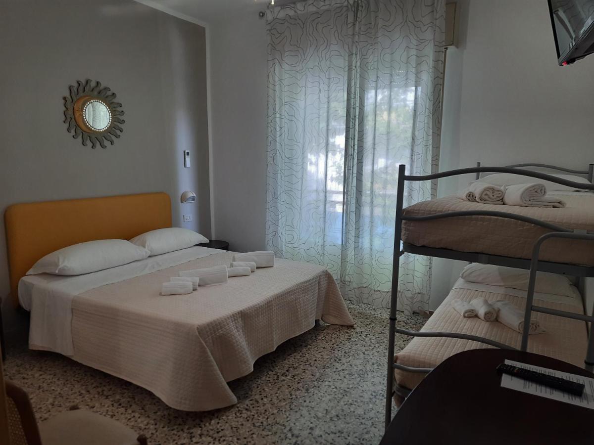 Hotel Barbiani Riccione Luaran gambar