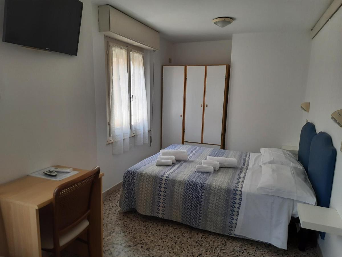 Hotel Barbiani Riccione Luaran gambar
