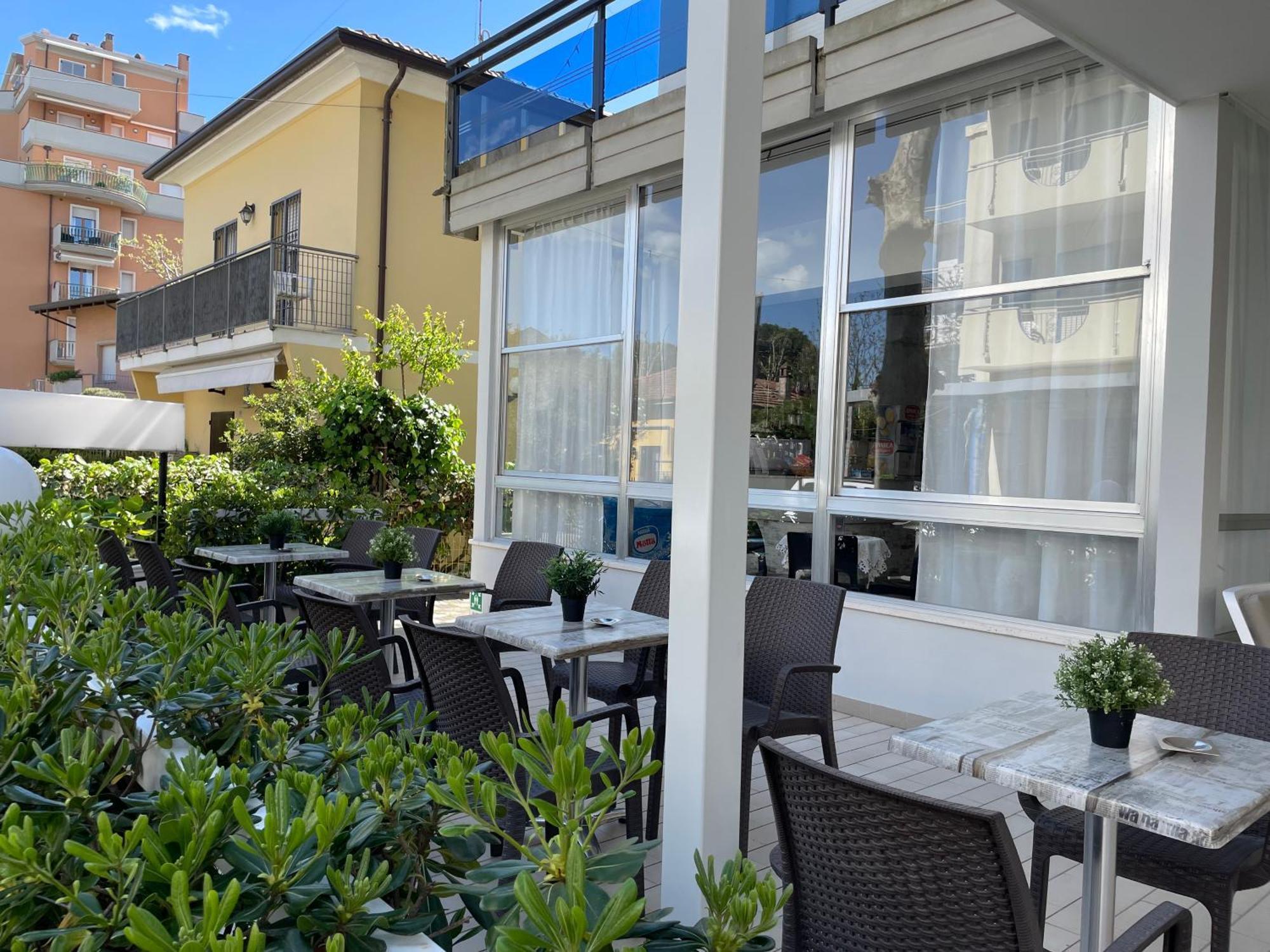 Hotel Barbiani Riccione Luaran gambar