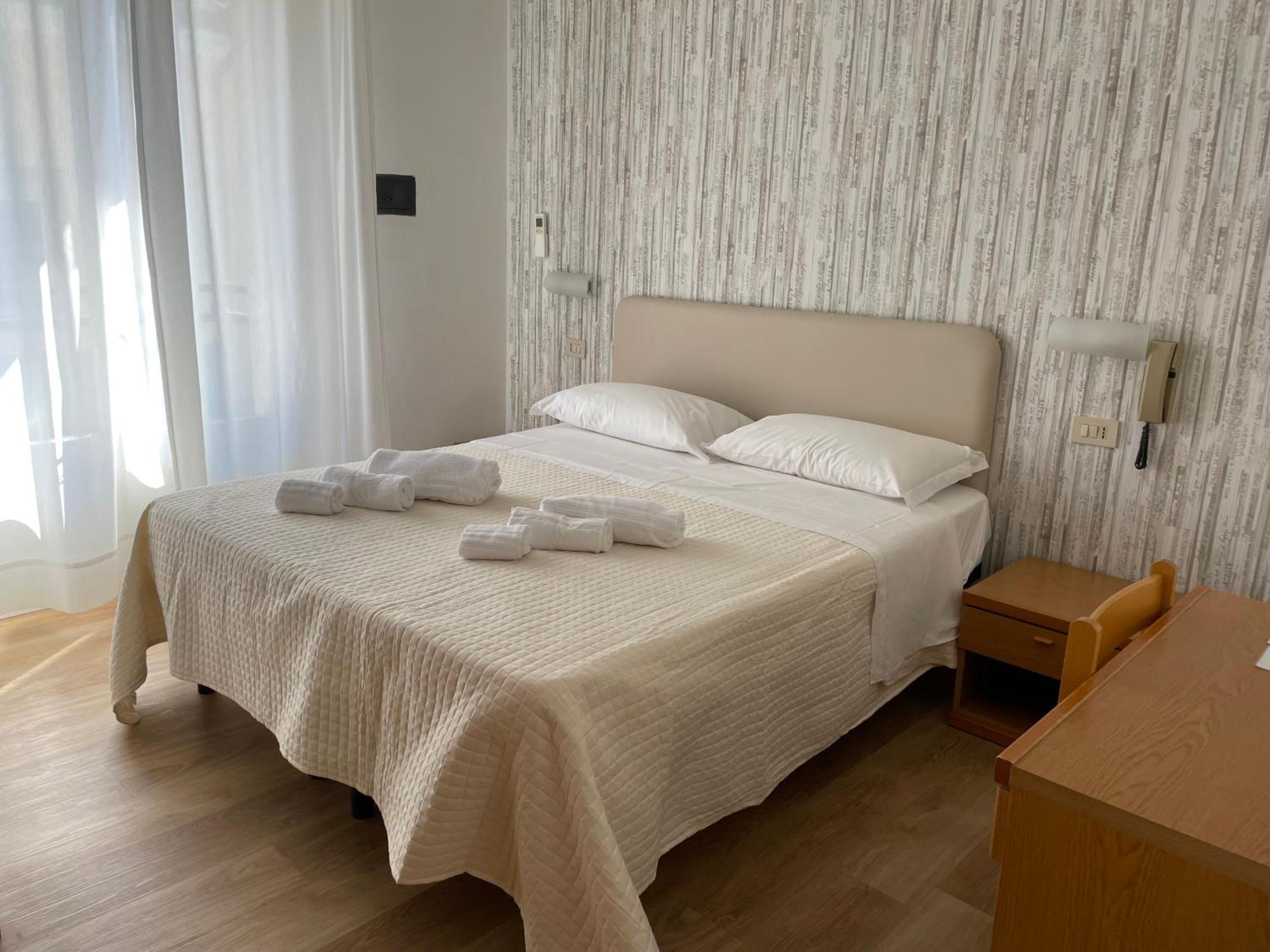 Hotel Barbiani Riccione Luaran gambar