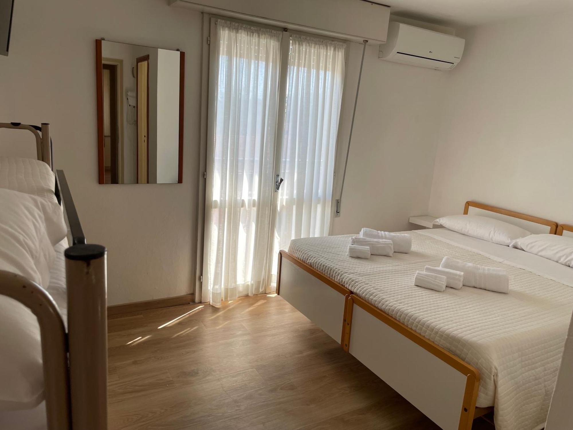 Hotel Barbiani Riccione Luaran gambar