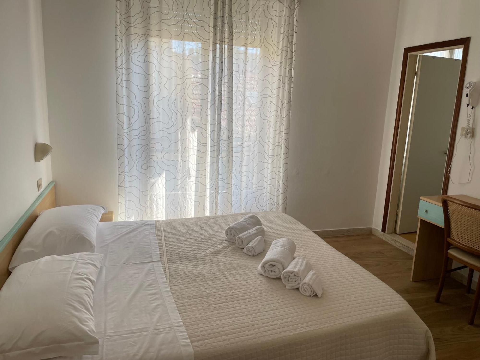 Hotel Barbiani Riccione Luaran gambar