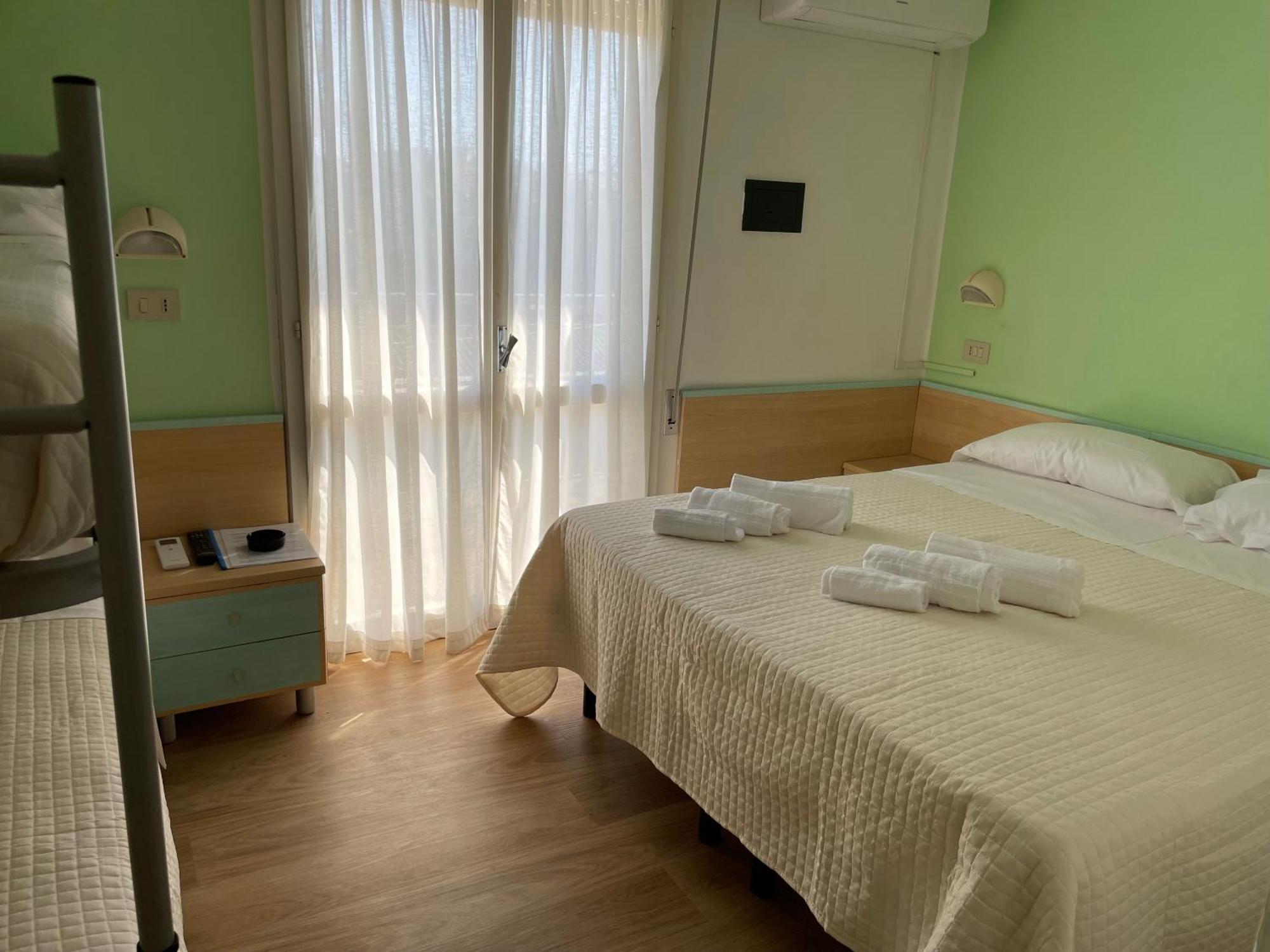 Hotel Barbiani Riccione Luaran gambar