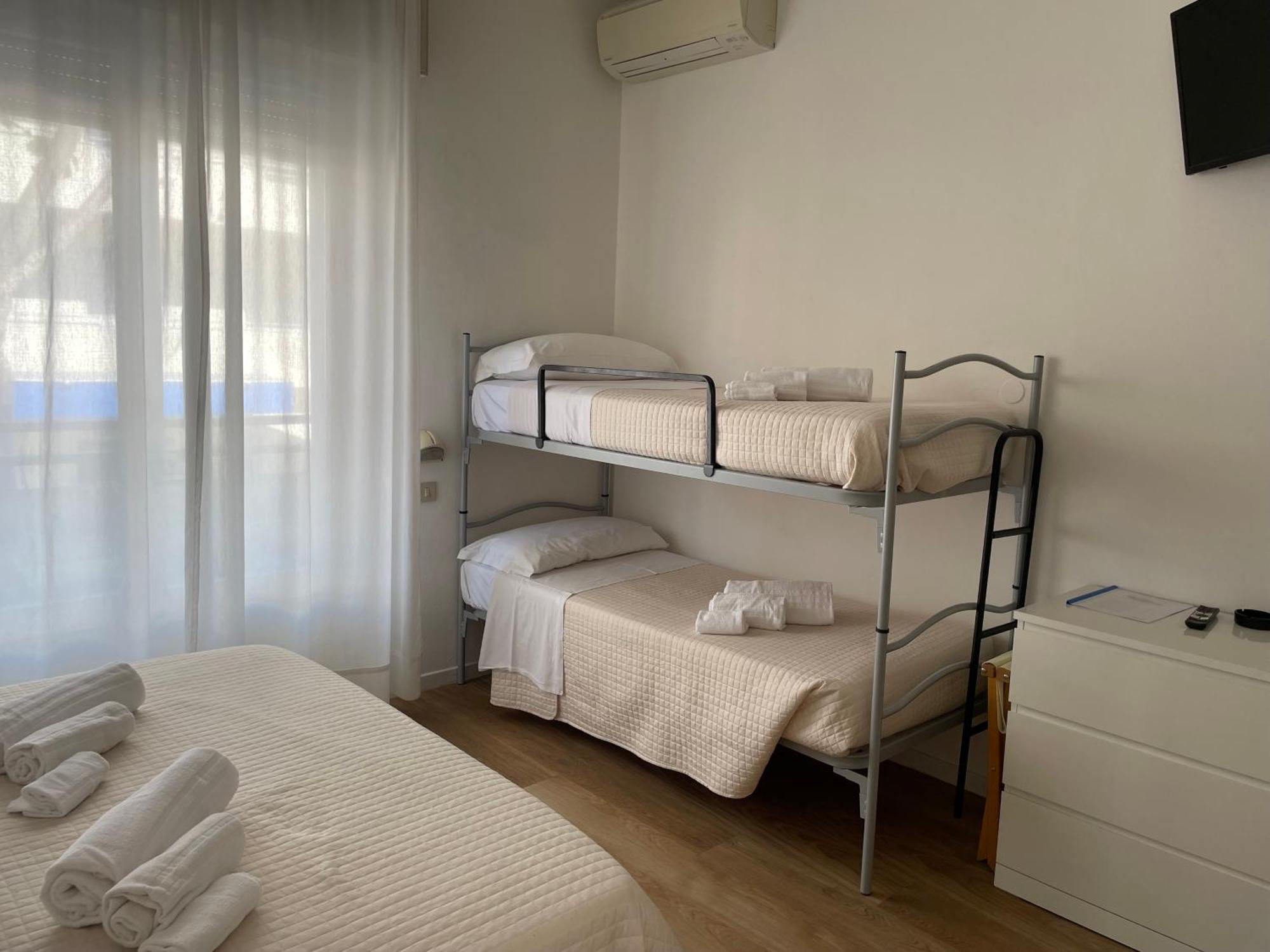 Hotel Barbiani Riccione Luaran gambar