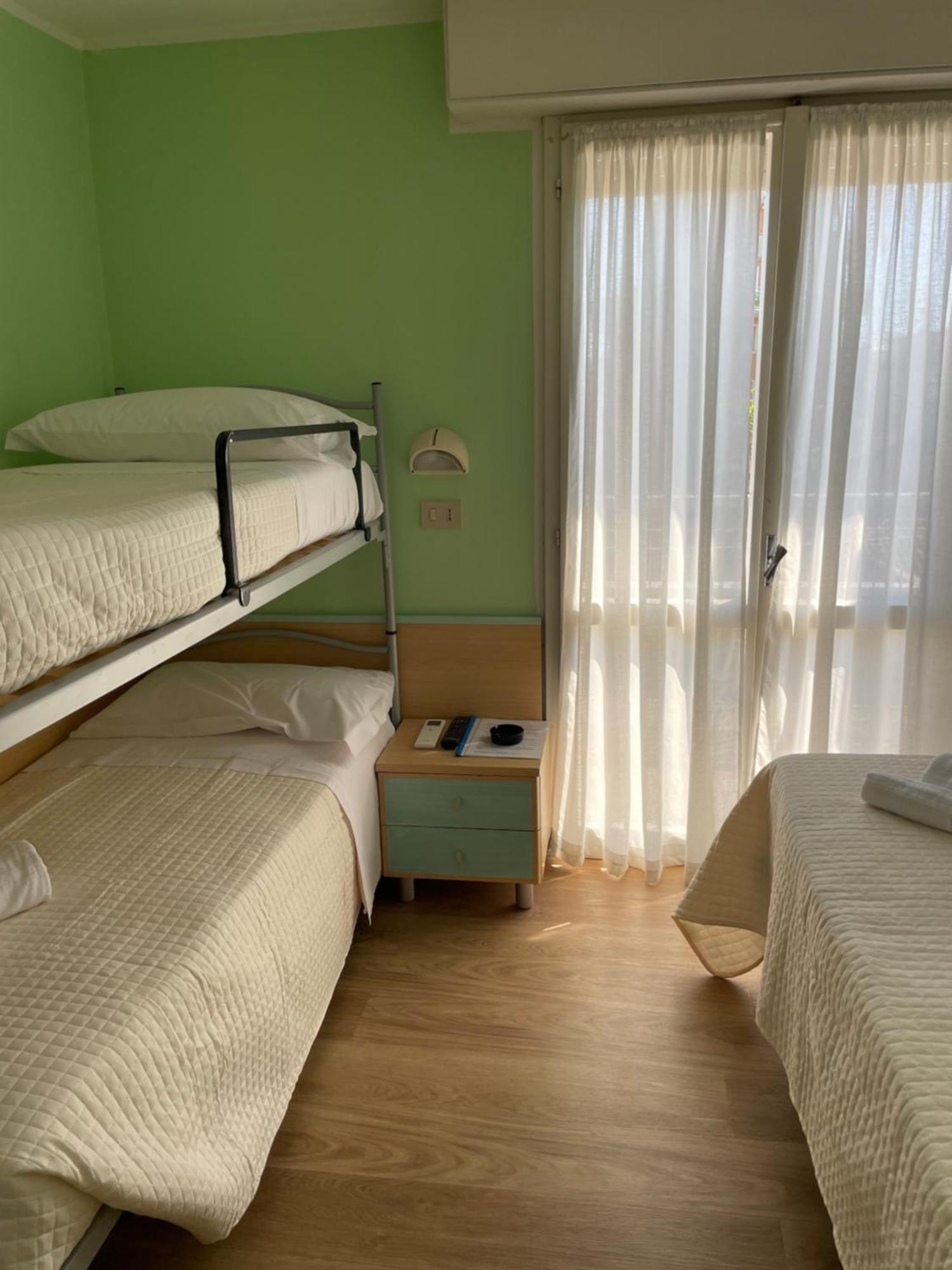 Hotel Barbiani Riccione Luaran gambar